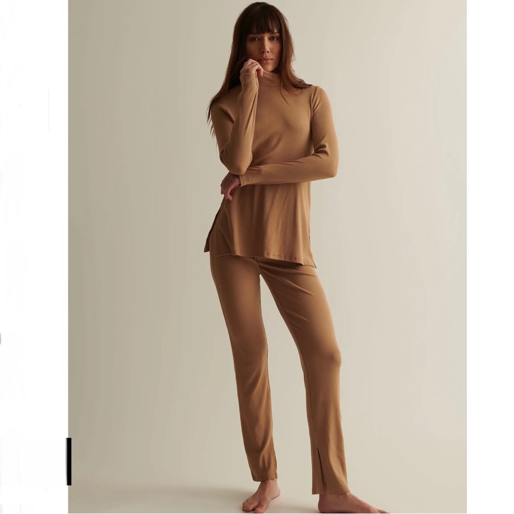 Skin Neeve split pants in Dune